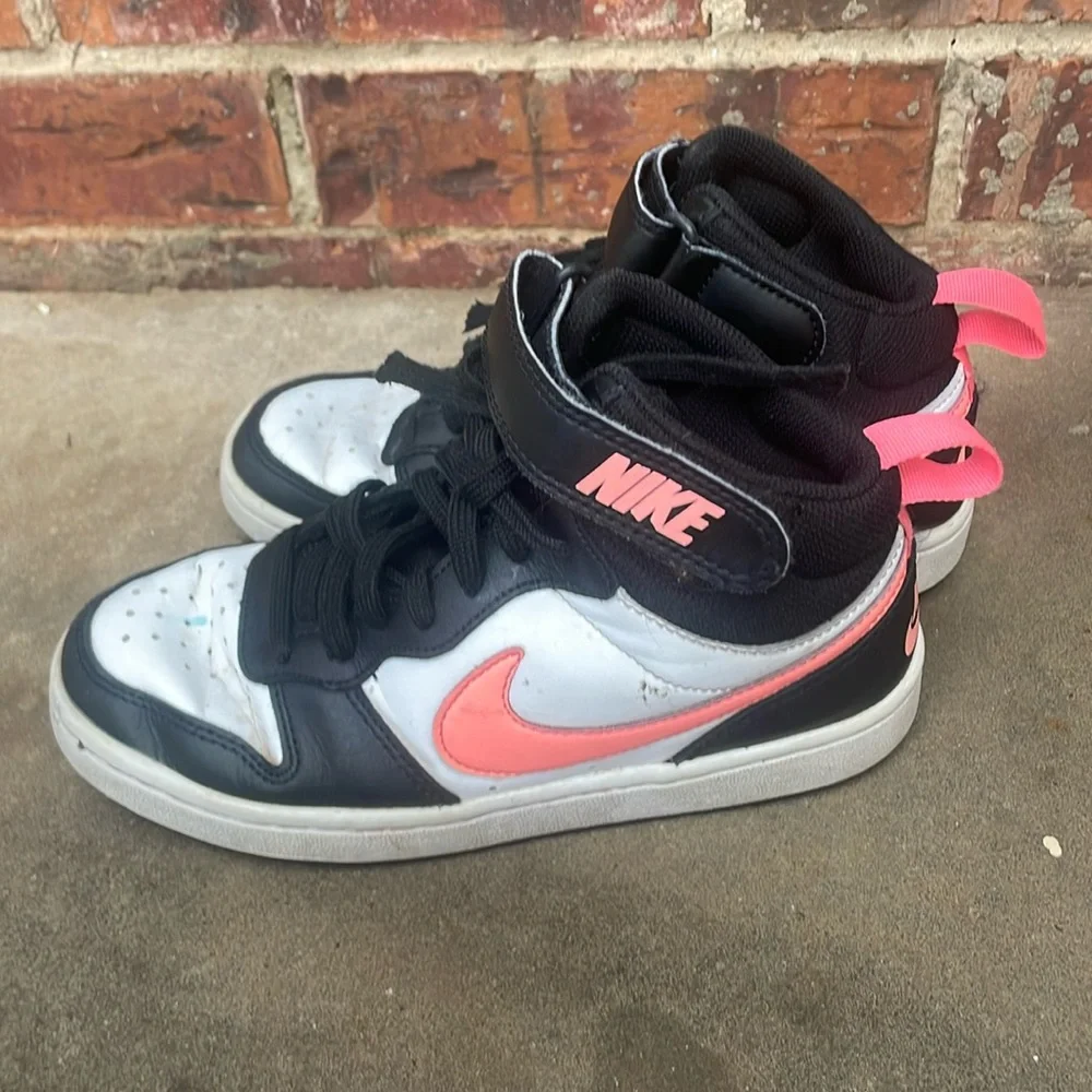 Nike court Borough Sneakers! Youth 3.5
